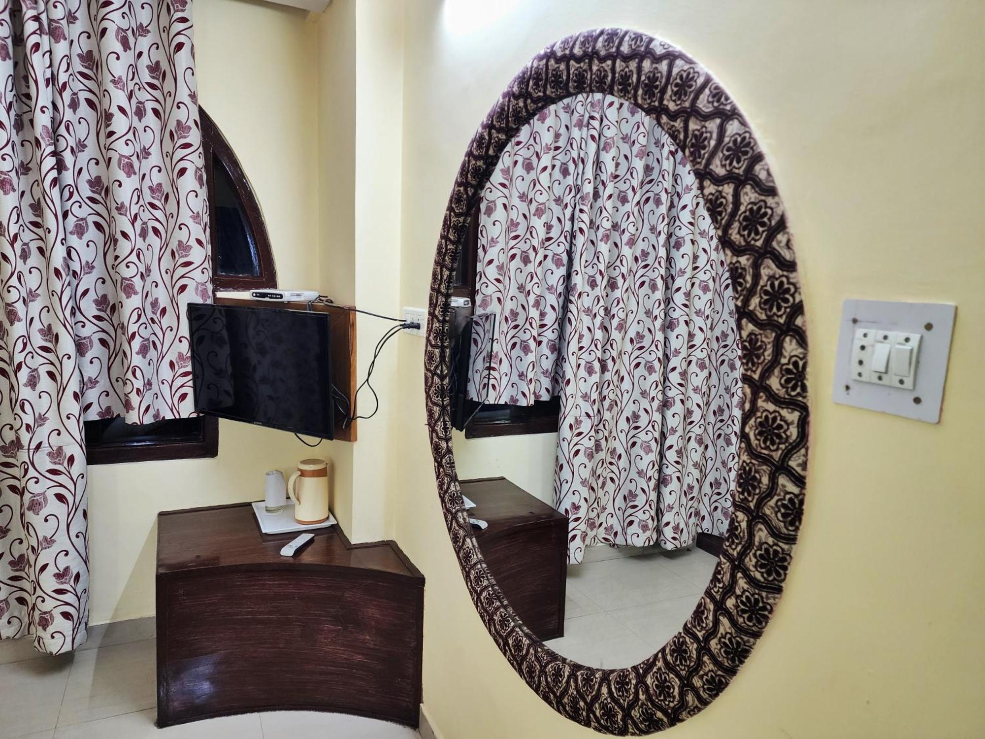 Hotel Taj Palace Near Mall Road Шимла Екстериор снимка