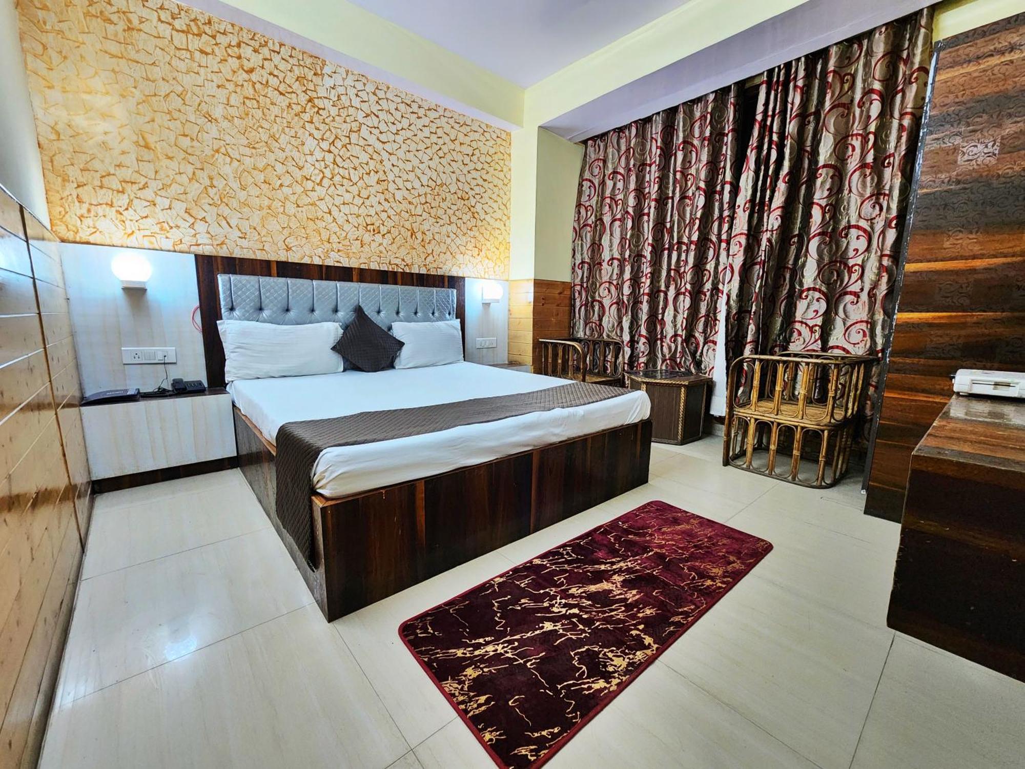 Hotel Taj Palace Near Mall Road Шимла Екстериор снимка