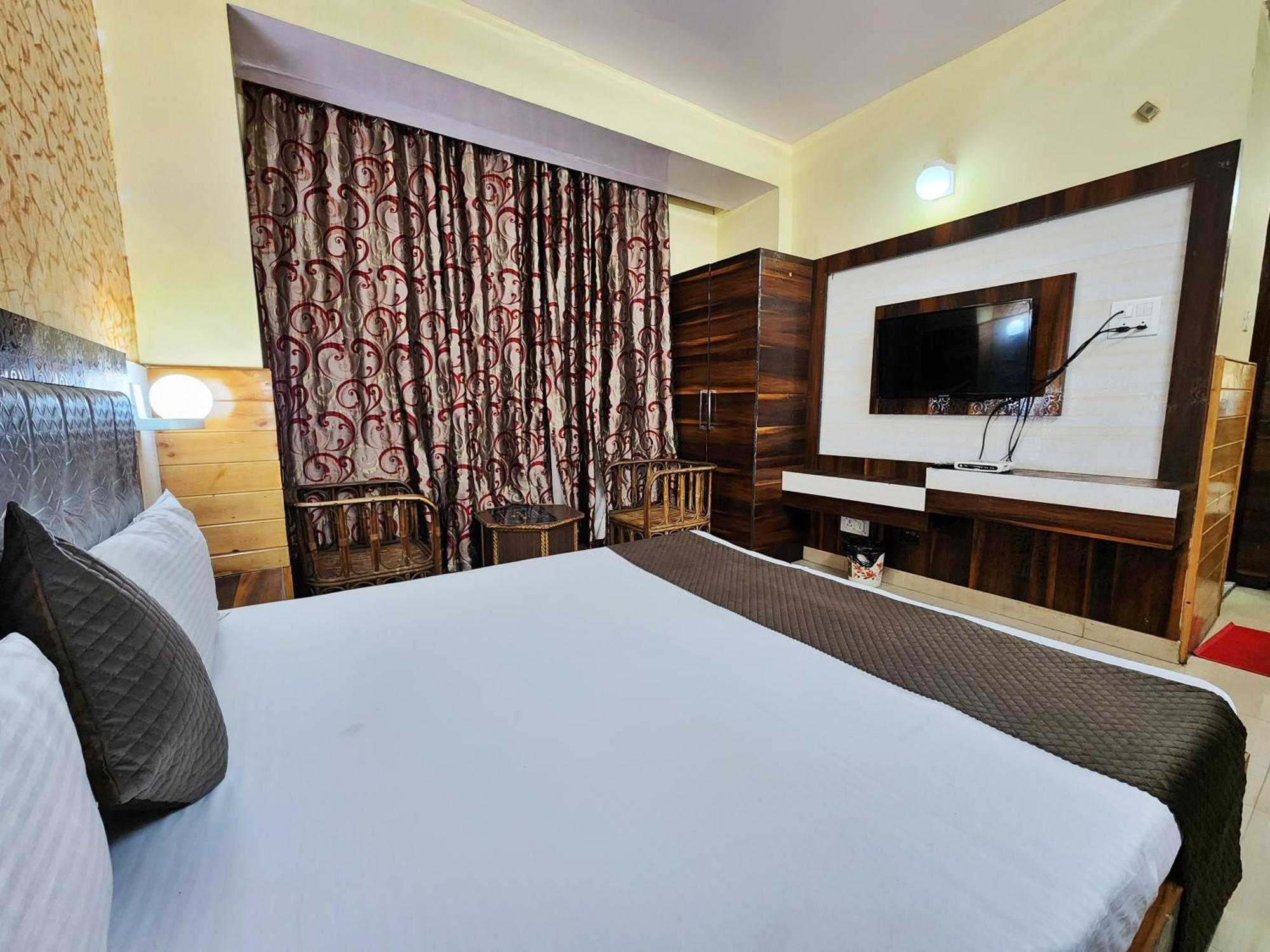 Hotel Taj Palace Near Mall Road Шимла Екстериор снимка