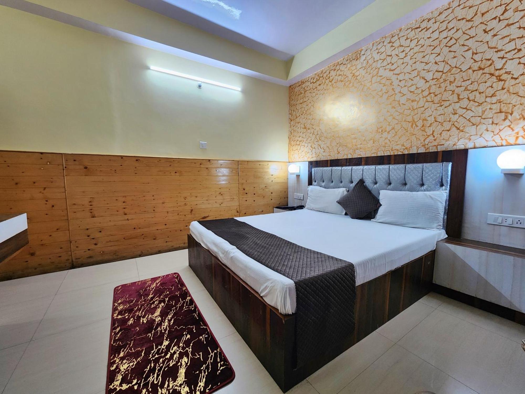 Hotel Taj Palace Near Mall Road Шимла Екстериор снимка