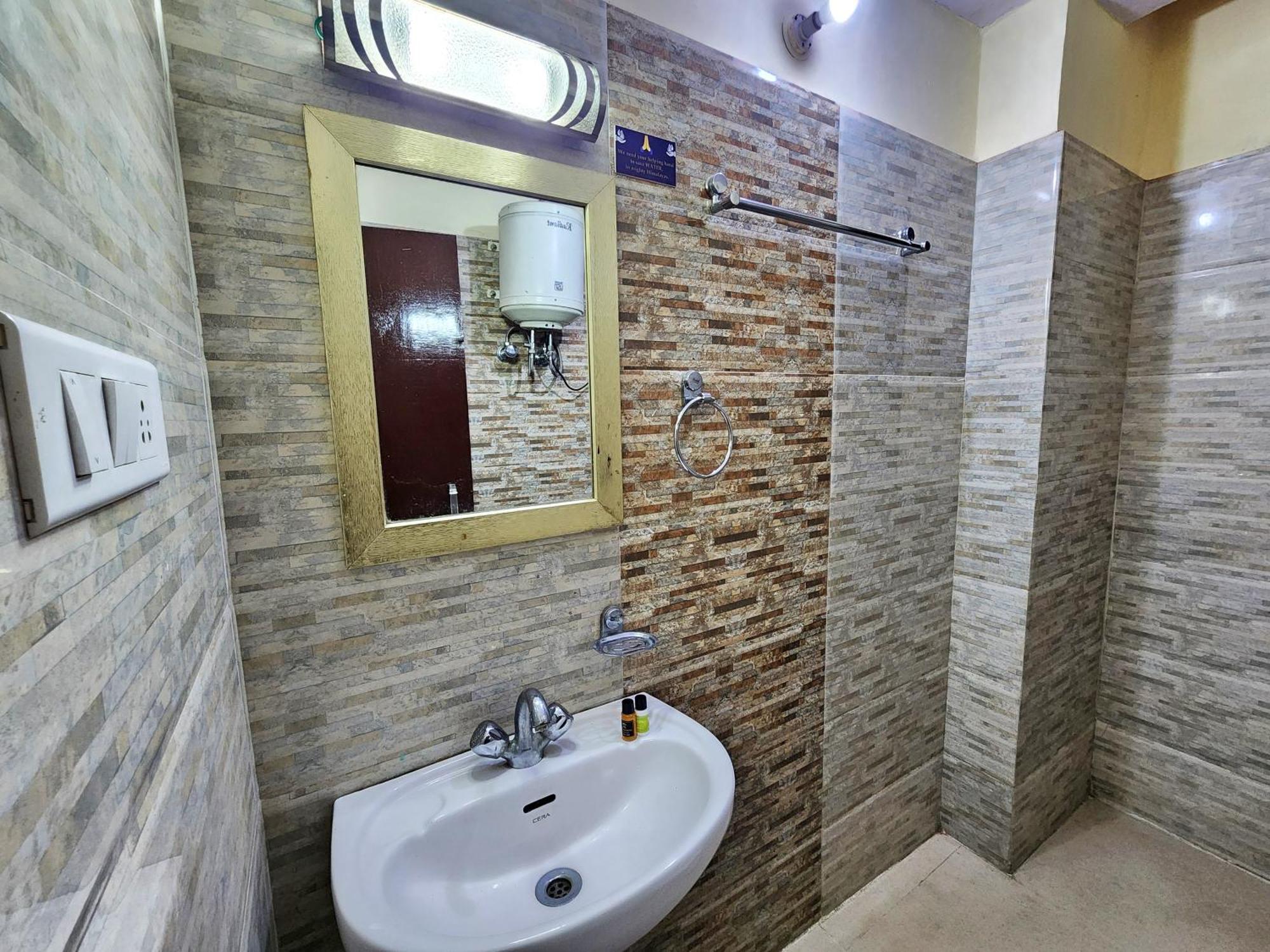 Hotel Taj Palace Near Mall Road Шимла Екстериор снимка