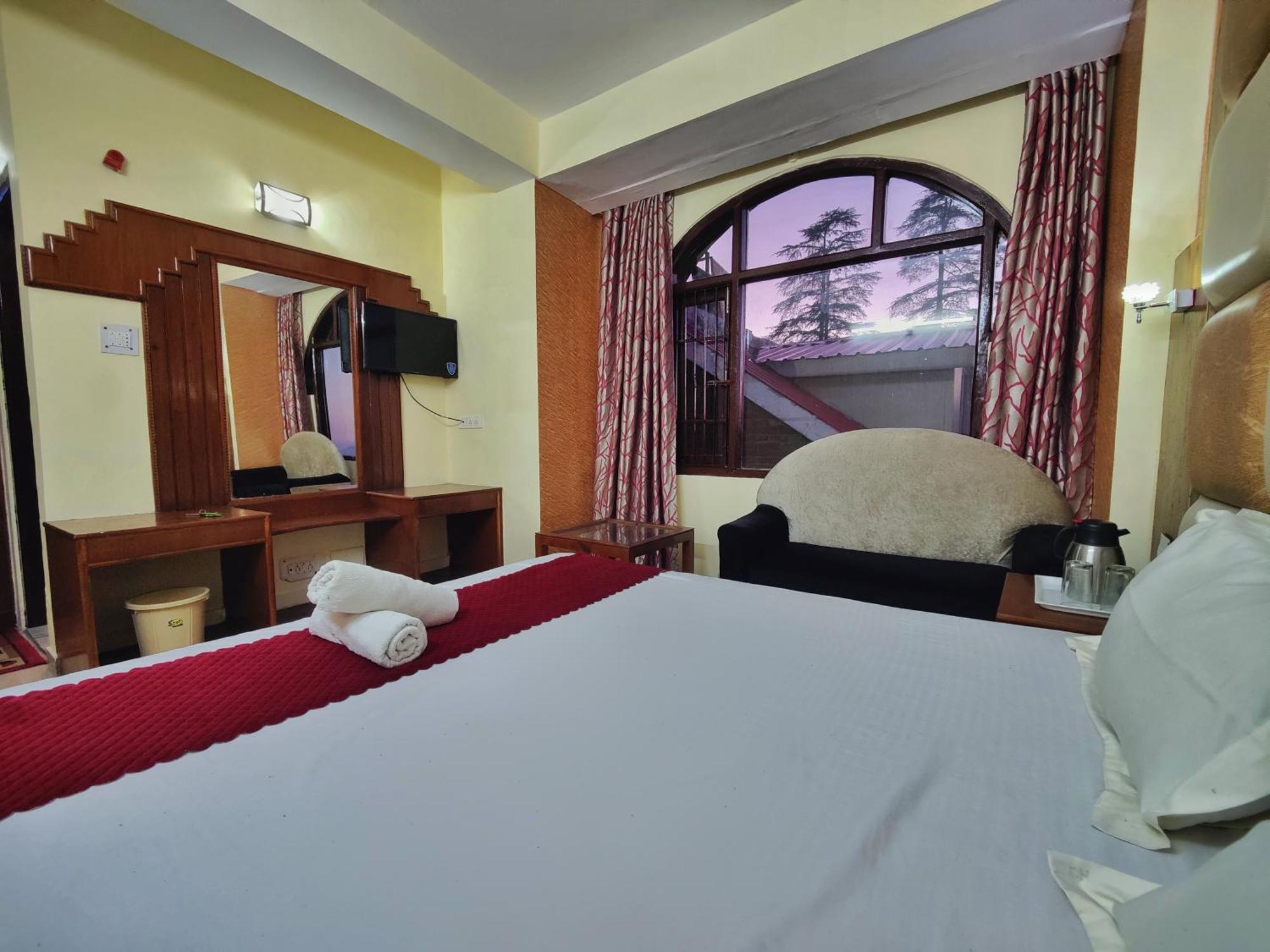 Hotel Taj Palace Near Mall Road Шимла Екстериор снимка